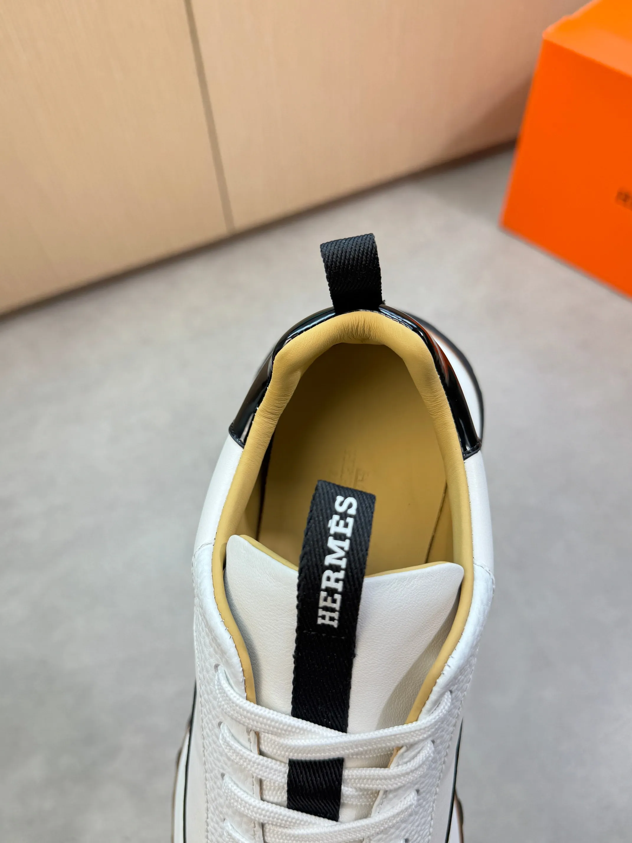 Men's shoes 💰800 [HERMES] Hermès - High-end quality original order·Casual sports shoes - Upper: 🔝 pebbled calfskin, Nappa calfskin, shoe body sewn with contrasting edge color, tongue, heel, brand logo webbing - Inner: water-dyed cowhide - Outsole: ultra-light T men's shoes 💰R·Rubber; two-color molded outsole -Ultra-high quality control·Fine workmanship: highlighted (high-end·nobility·grade) -Size: 39-44 (38, 45, can be customized)·H0118